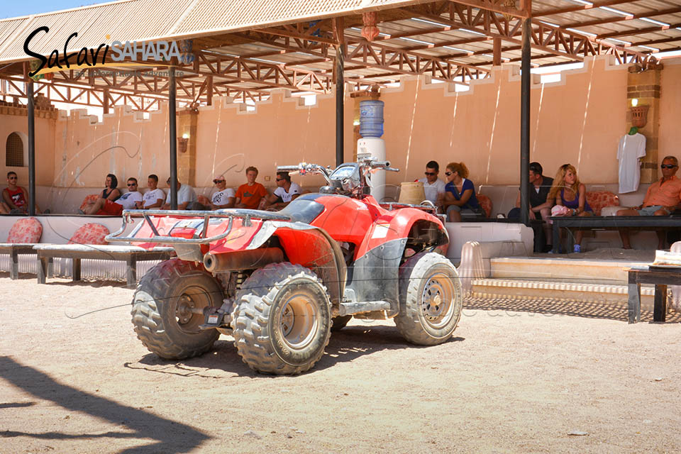 Safari dans le désert en quad à Charm avec dîner et spectacle