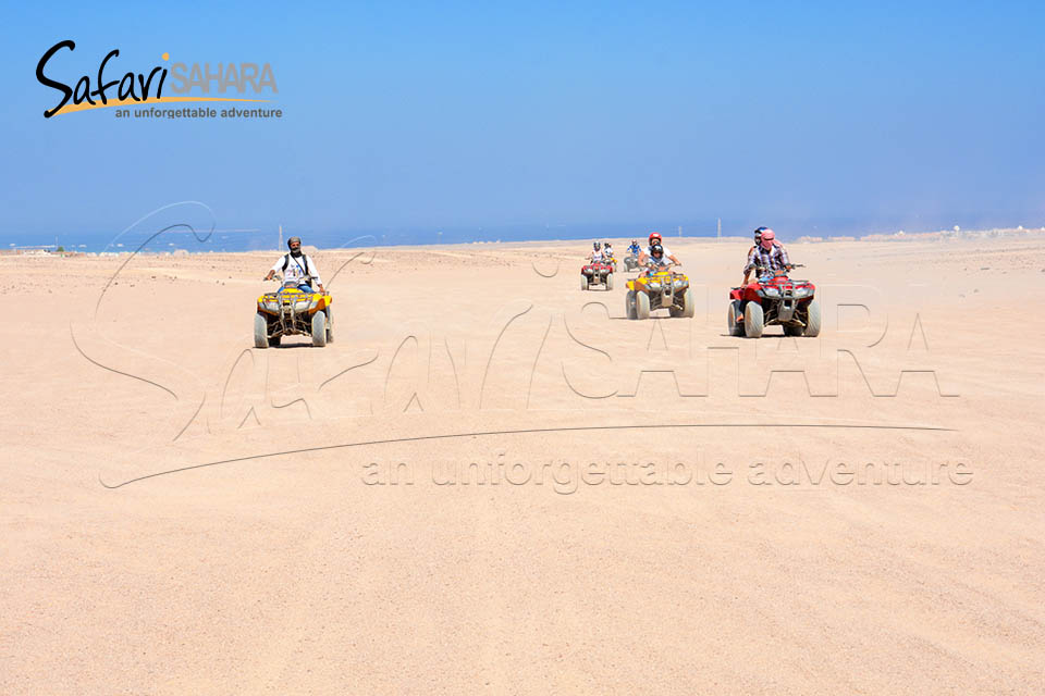 Safari dans le désert en quad à Charm avec dîner et spectacle