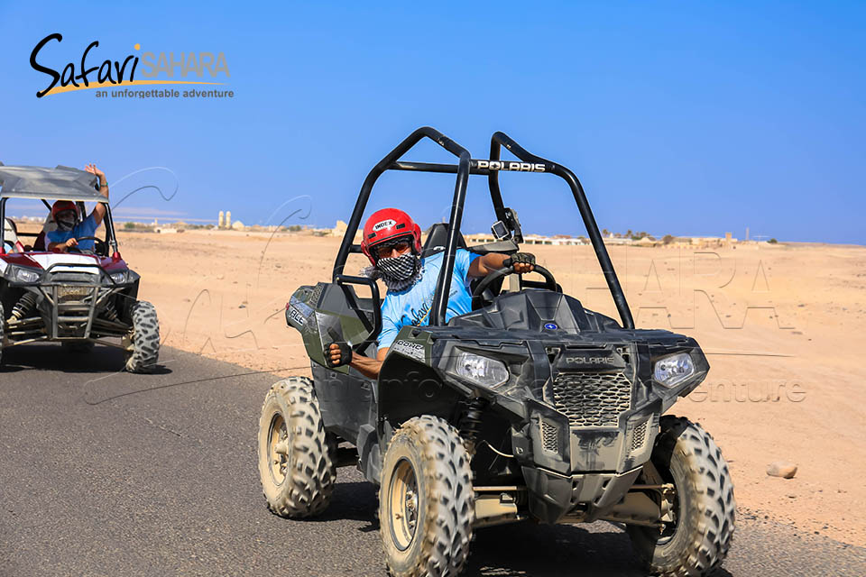 Excursion au coucher du soleil en buggy Polaris RZR dans le désert de Charm