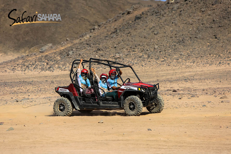 Excursion au coucher du soleil en buggy Polaris RZR dans le désert de Charm