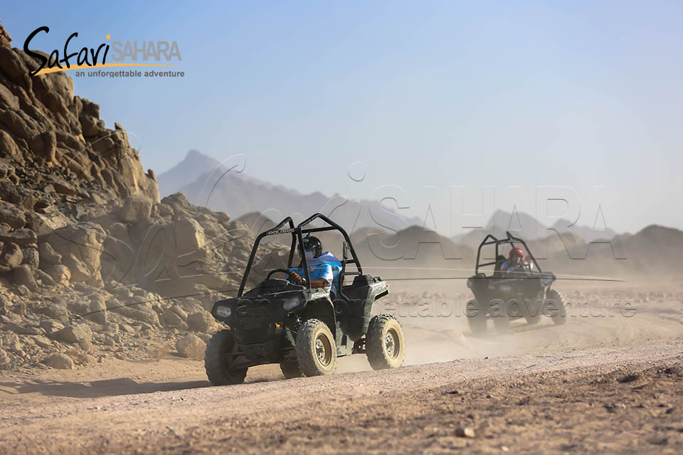 Excursion au coucher du soleil en buggy Polaris RZR dans le désert de Charm